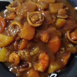 魚介たっぷりな本格的シーフードカレー